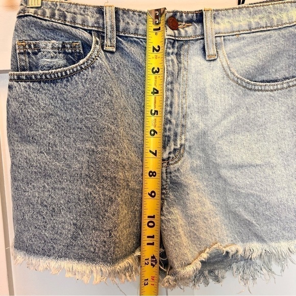 Vestique Women’s Shorts Jean 2-tone Distressed Grunge Size 5 /W27 Raw Hem 90s - Picture 8 of 10